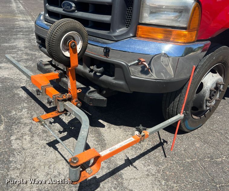 image for item KC9857 1999 Ford F550 XL  dump flatbed truck with paint striper