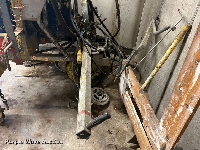 image for item KC9857 1999 Ford F550 XL  dump flatbed truck with paint striper