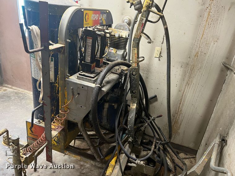 image for item KC9857 1999 Ford F550 XL  dump flatbed truck with paint striper