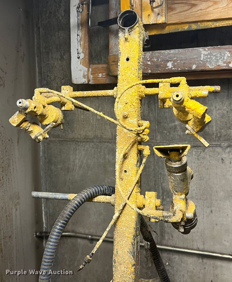 image for item KC9857 1999 Ford F550 XL  dump flatbed truck with paint striper