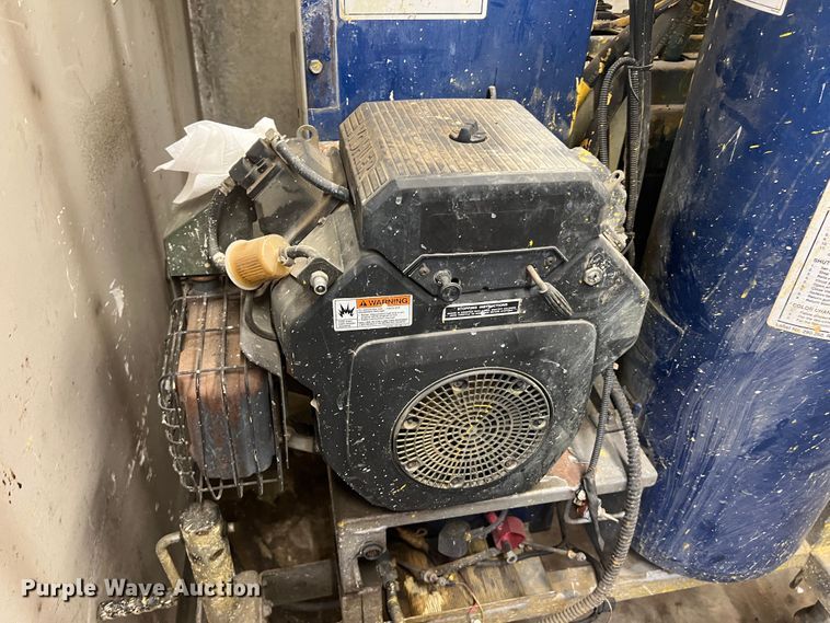 image for item KC9857 1999 Ford F550 XL  dump flatbed truck with paint striper