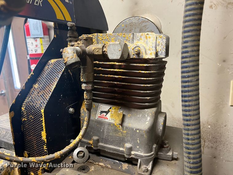 image for item KC9857 1999 Ford F550 XL  dump flatbed truck with paint striper