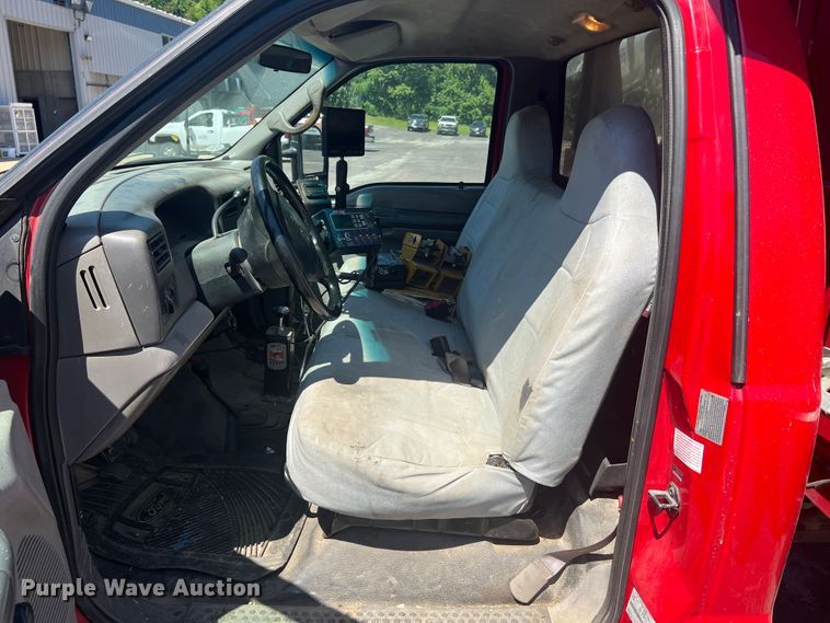 image for item KC9857 1999 Ford F550 XL  dump flatbed truck with paint striper