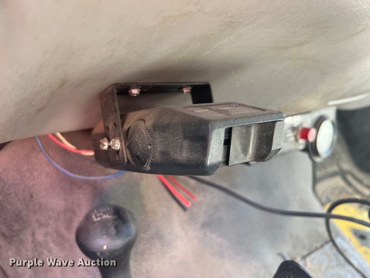 image for item KC9857 1999 Ford F550 XL  dump flatbed truck with paint striper