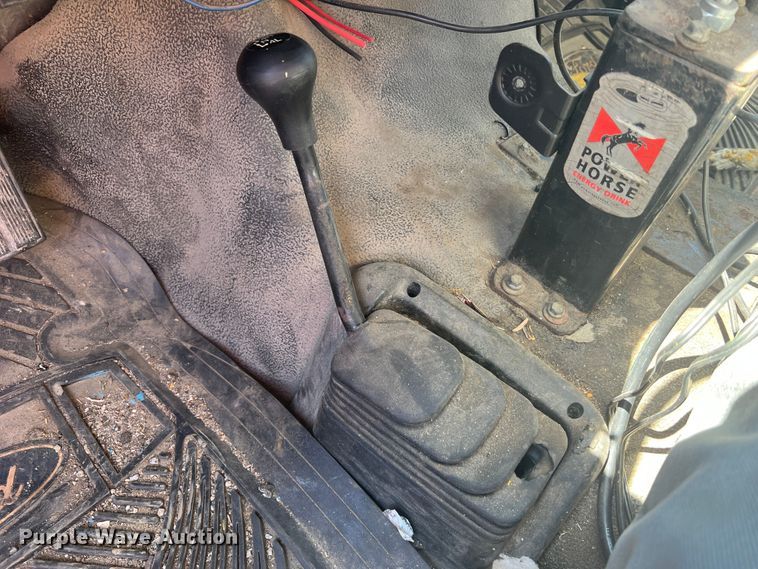 image for item KC9857 1999 Ford F550 XL  dump flatbed truck with paint striper