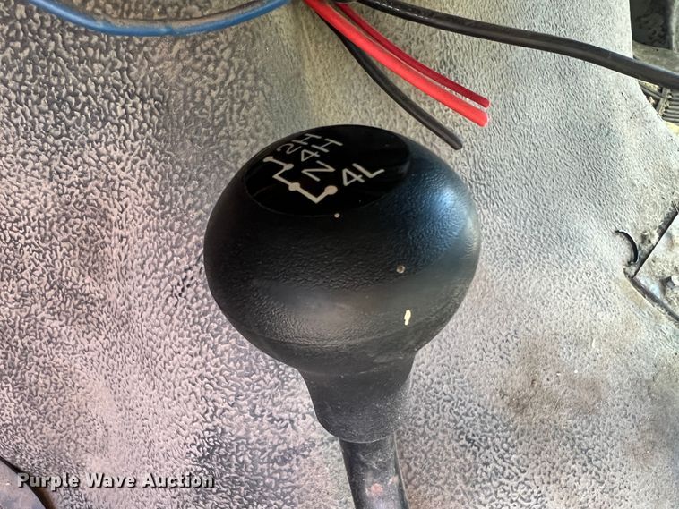 image for item KC9857 1999 Ford F550 XL  dump flatbed truck with paint striper