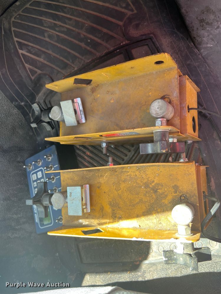 image for item KC9857 1999 Ford F550 XL  dump flatbed truck with paint striper