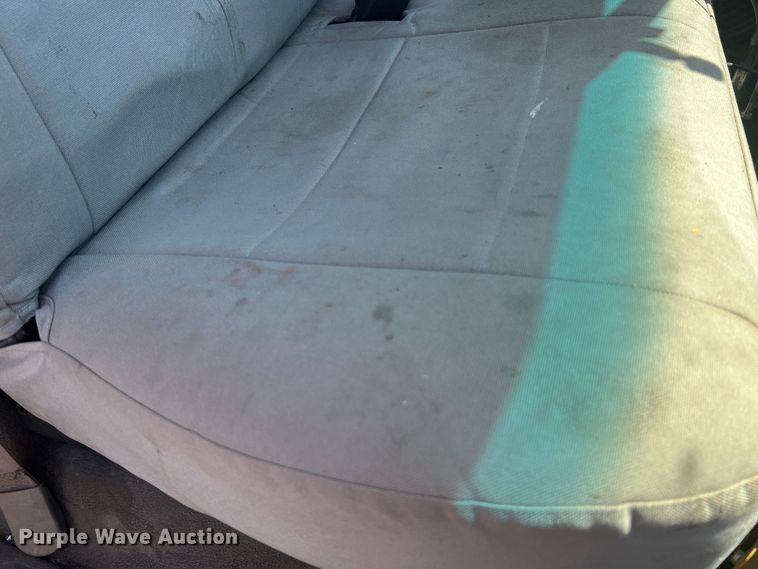 image for item KC9857 1999 Ford F550 XL  dump flatbed truck with paint striper