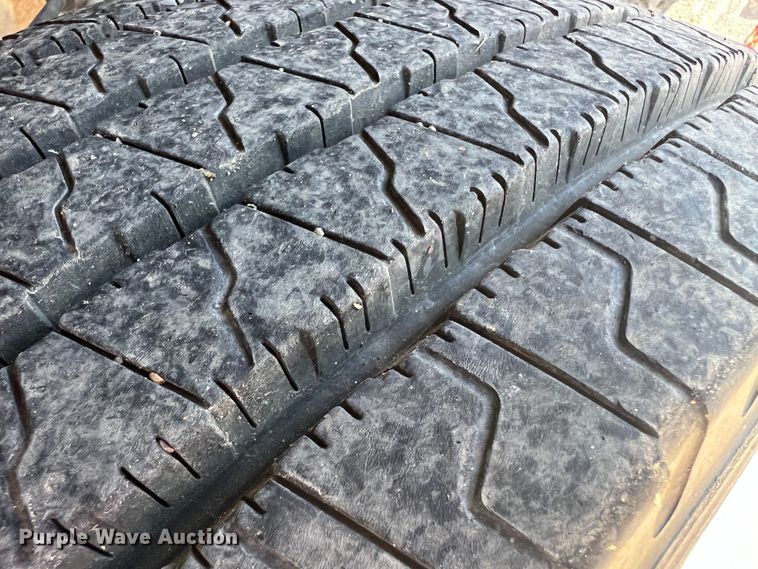 image for item KC9857 1999 Ford F550 XL  dump flatbed truck with paint striper