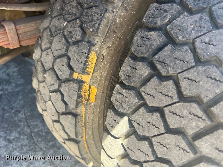 image for item KC9857 1999 Ford F550 XL  dump flatbed truck with paint striper