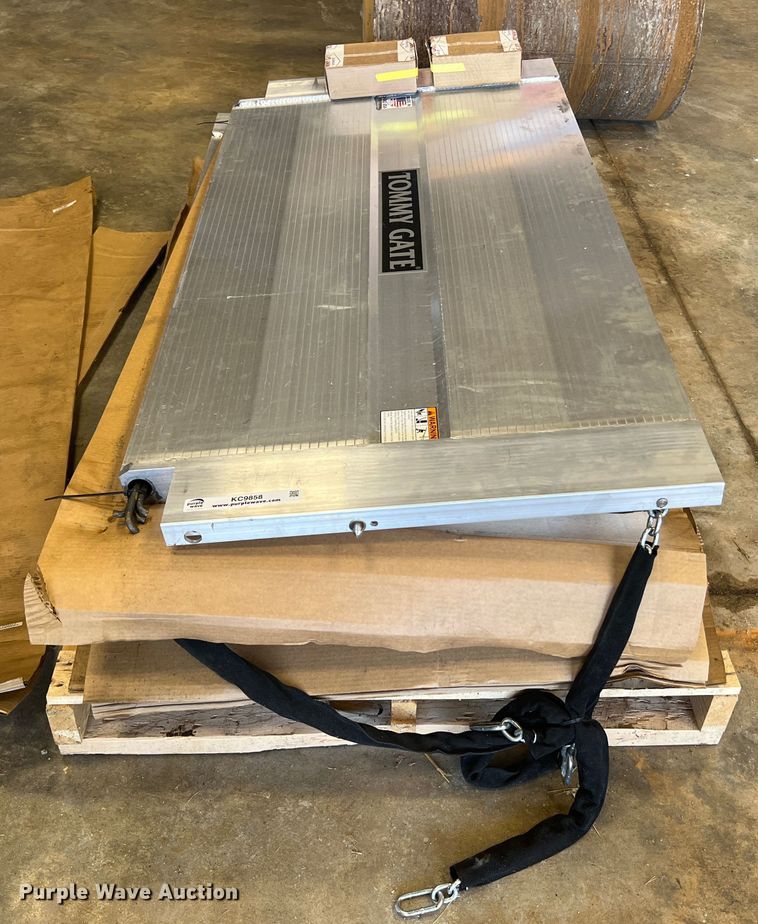 image for item KC9858 (3) Tommy Gate tailgates