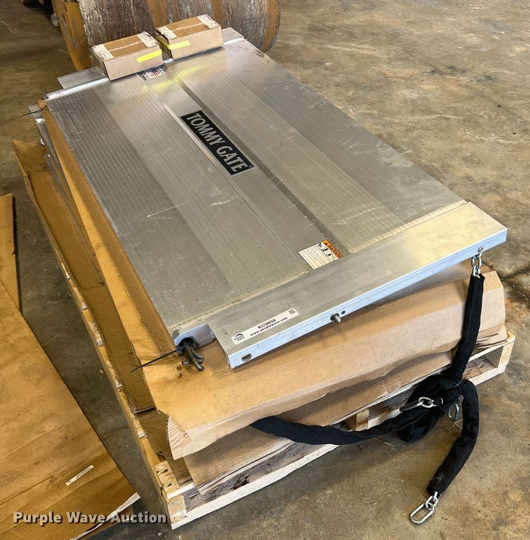 image for item KC9858 (3) Tommy Gate tailgates