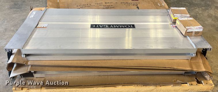 image for item KC9858 (3) Tommy Gate tailgates