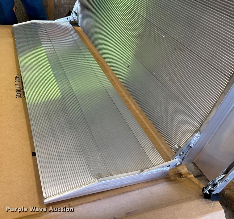 image for item KC9858 (3) Tommy Gate tailgates