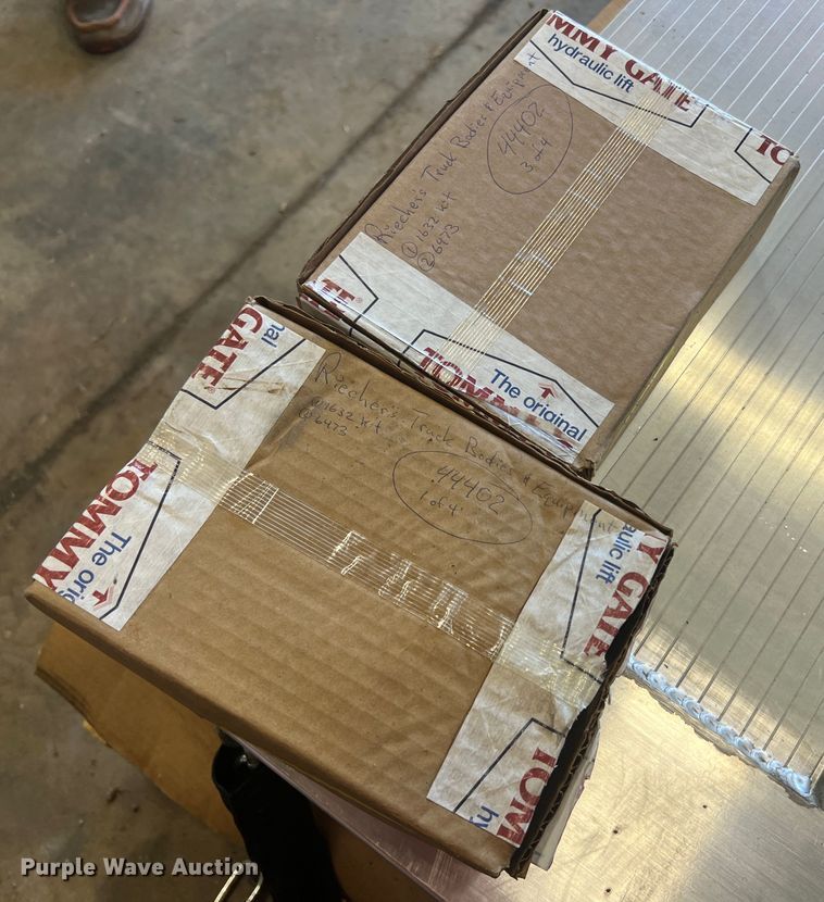 image for item KC9858 (3) Tommy Gate tailgates