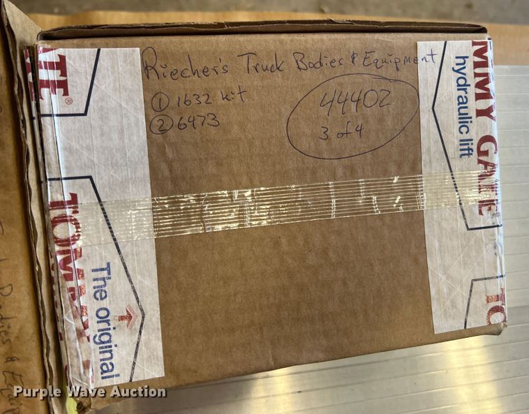 image for item KC9858 (3) Tommy Gate tailgates