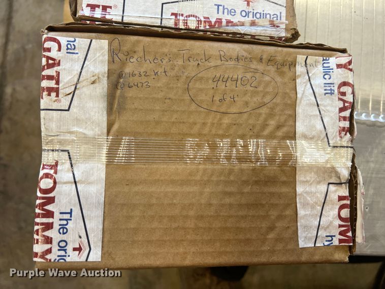 image for item KC9858 (3) Tommy Gate tailgates