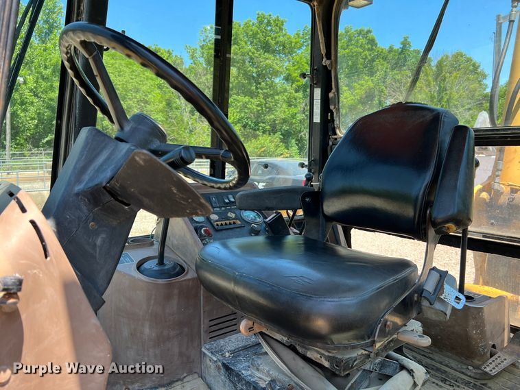 image for item KC9887 1996 John Deere 310D  backhoe