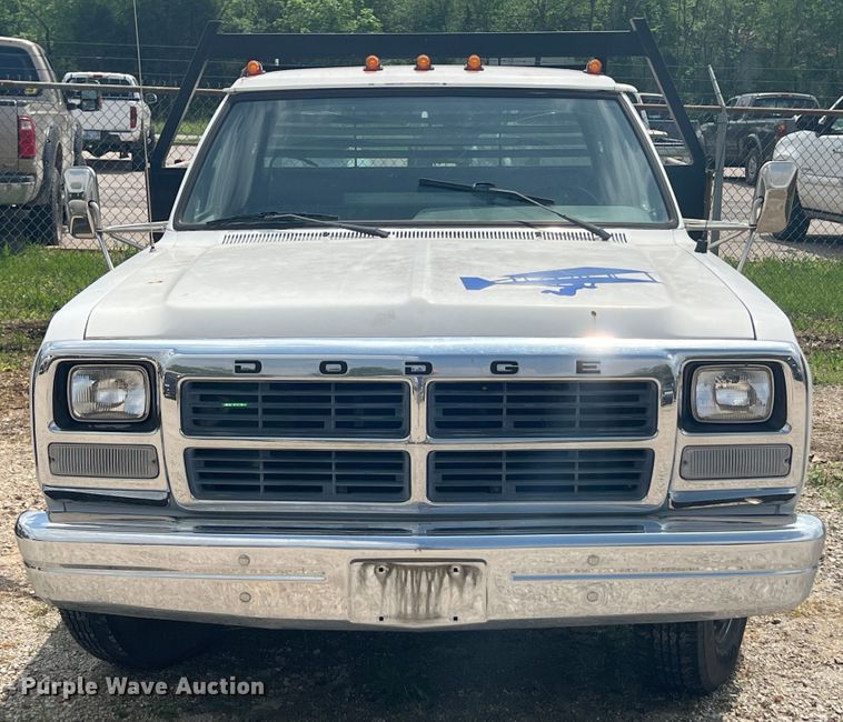 image for item KN9536 1992 Dodge D350  flatbed pickup truck