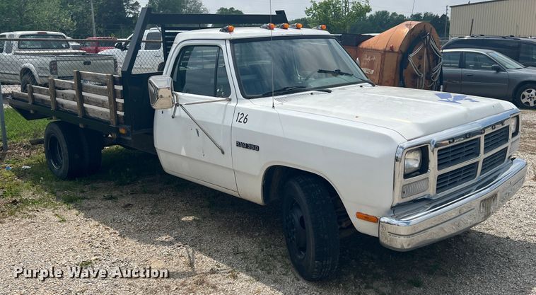 image for item KN9536 1992 Dodge D350  flatbed pickup truck