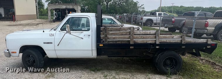 image for item KN9536 1992 Dodge D350  flatbed pickup truck