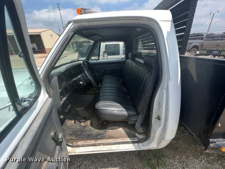 image for item KN9536 1992 Dodge D350  flatbed pickup truck