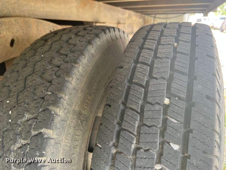 image for item KN9536 1992 Dodge D350  flatbed pickup truck