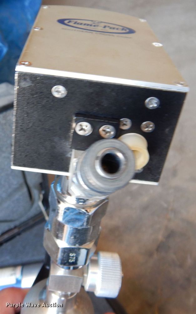 image for item KN9824 2000 Southern Cross Flame Pack 400  hydrocarbon gas detector