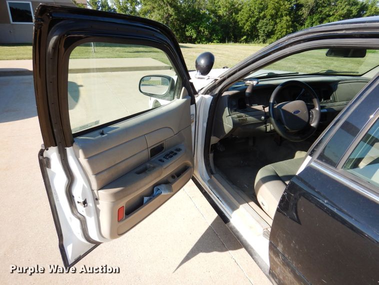 image for item KN9829 2008 Ford Crown Victoria Police Interceptor