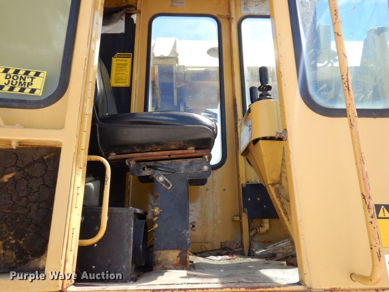 image for item KR9225 1995 Gradall G3WD  wheeled excavator