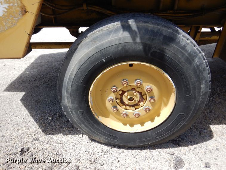 image for item KR9225 1995 Gradall G3WD  wheeled excavator