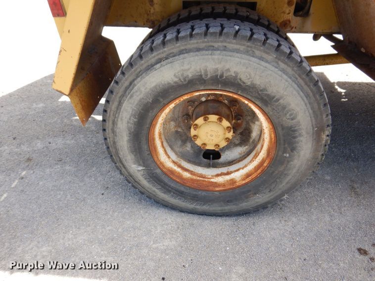 image for item KR9225 1995 Gradall G3WD  wheeled excavator