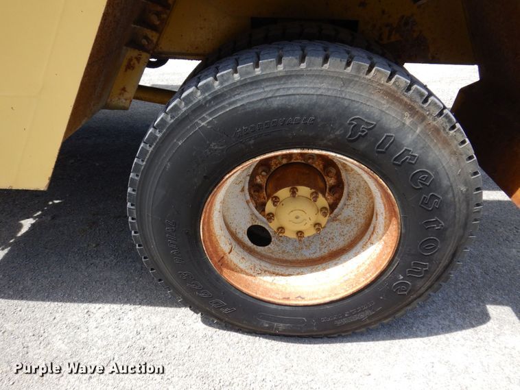 image for item KR9225 1995 Gradall G3WD  wheeled excavator