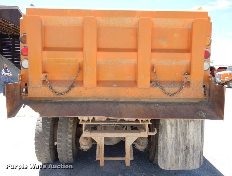 image for item KR9227 2011 International WorkStar 7600  dump truck