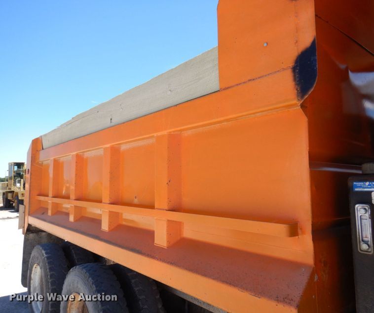 image for item KR9227 2011 International WorkStar 7600  dump truck