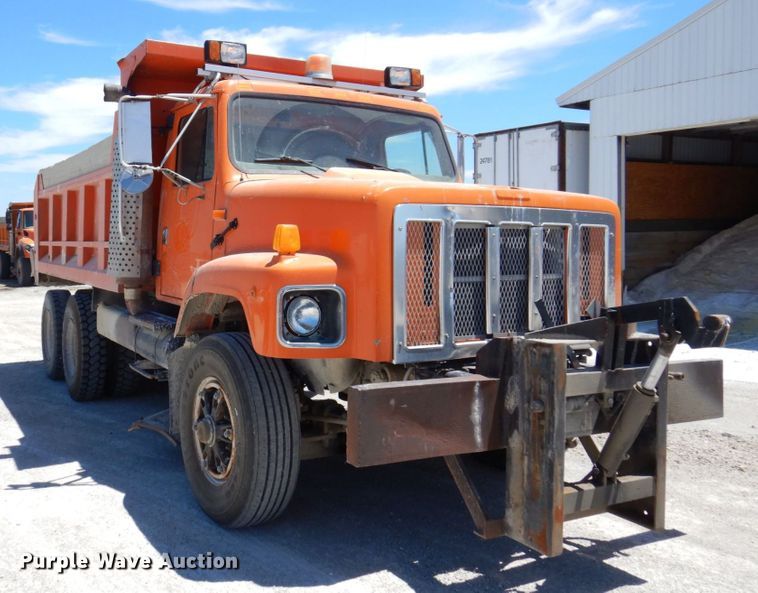 image for item KR9228 2001 International 2674  dump truck