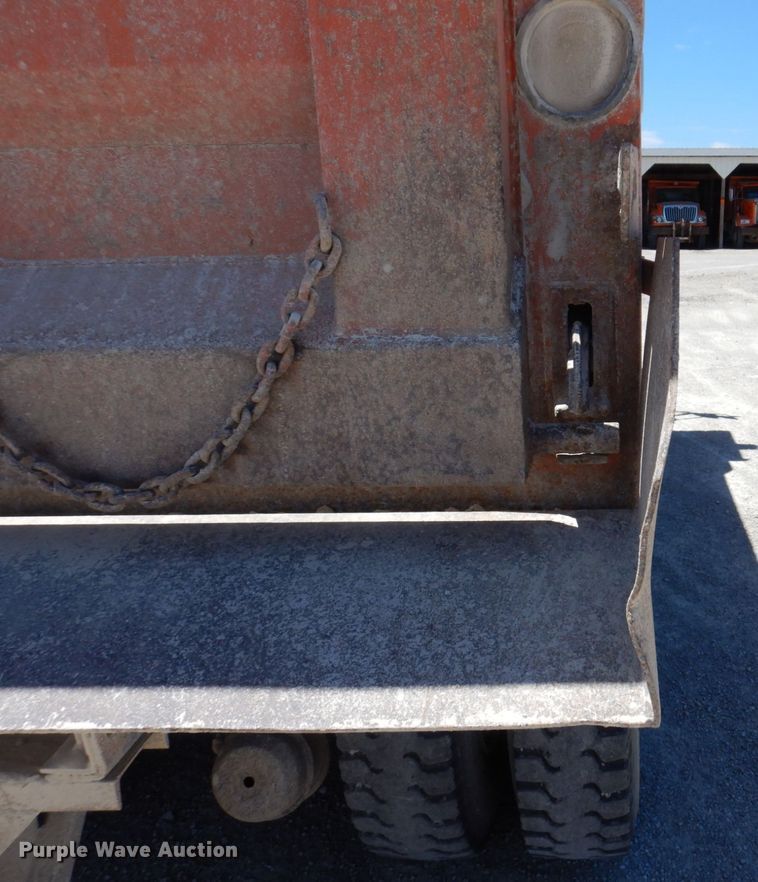 image for item KR9228 2001 International 2674  dump truck