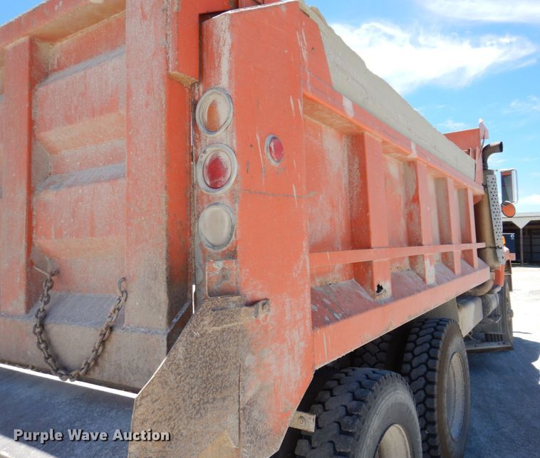 image for item KR9228 2001 International 2674  dump truck