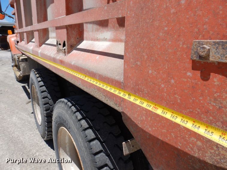 image for item KR9228 2001 International 2674  dump truck