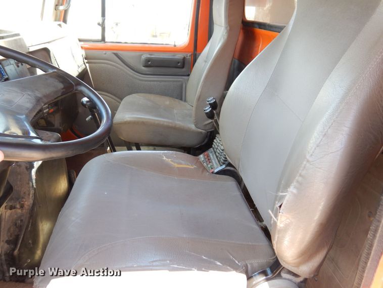 image for item KR9228 2001 International 2674  dump truck