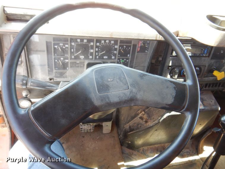 image for item KR9228 2001 International 2674  dump truck