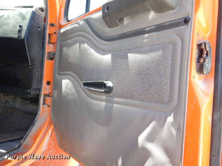 image for item KR9228 2001 International 2674  dump truck