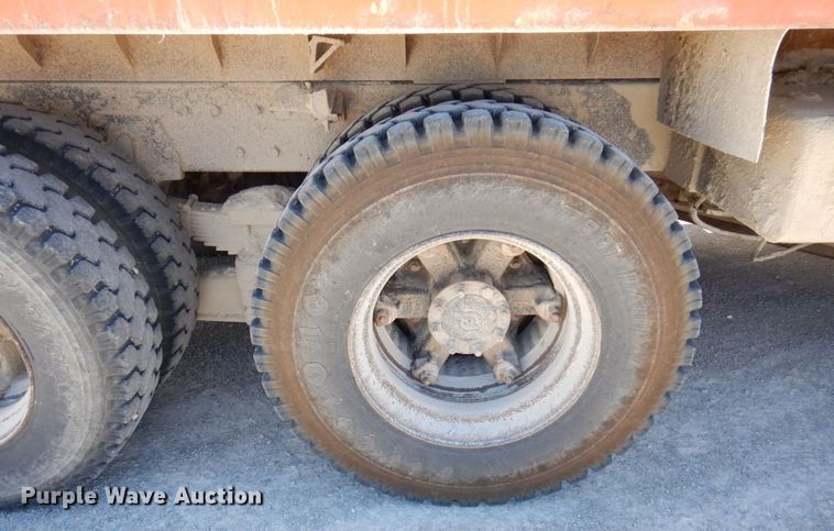 image for item KR9228 2001 International 2674  dump truck