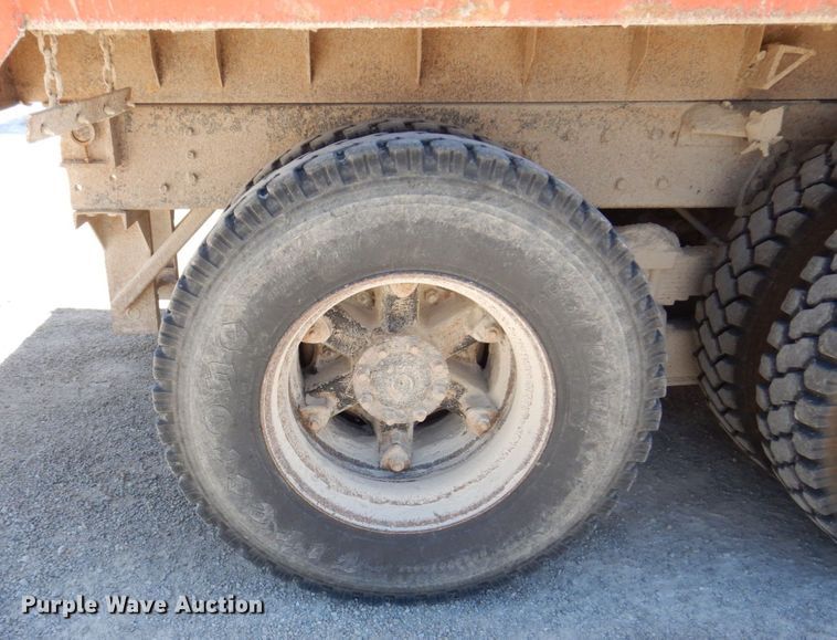 image for item KR9228 2001 International 2674  dump truck