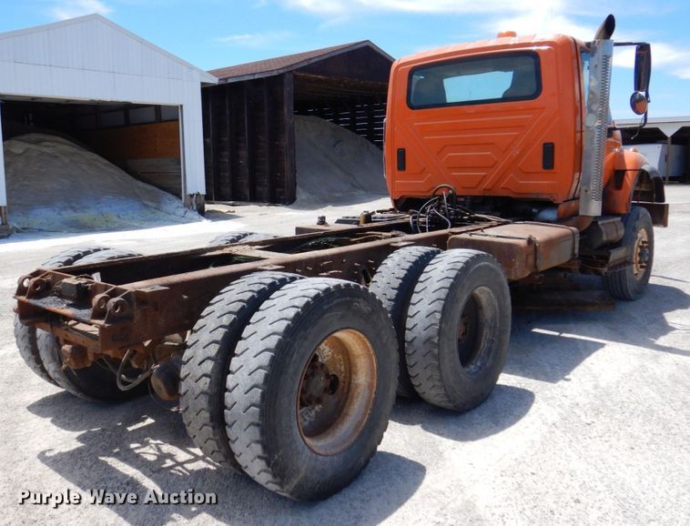 image for item KR9229 2004 International 7600  truck cab and chassis