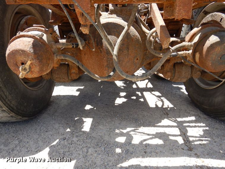 image for item KR9229 2004 International 7600  truck cab and chassis