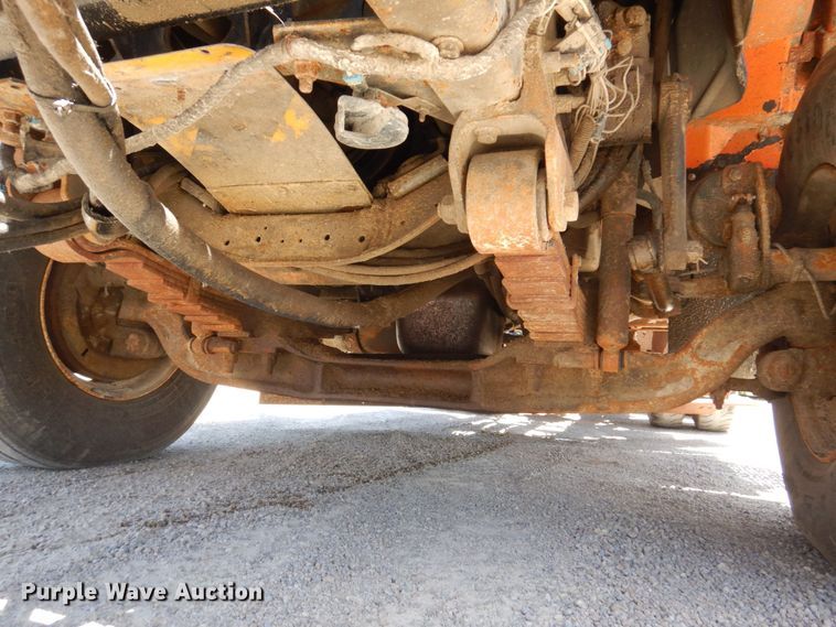 image for item KR9229 2004 International 7600  truck cab and chassis