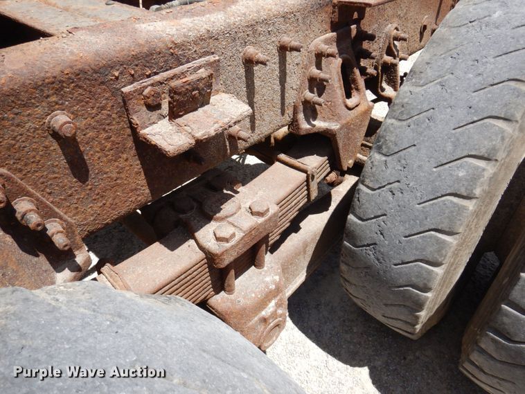 image for item KR9229 2004 International 7600  truck cab and chassis