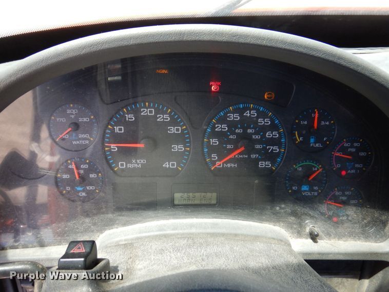 image for item KR9229 2004 International 7600  truck cab and chassis