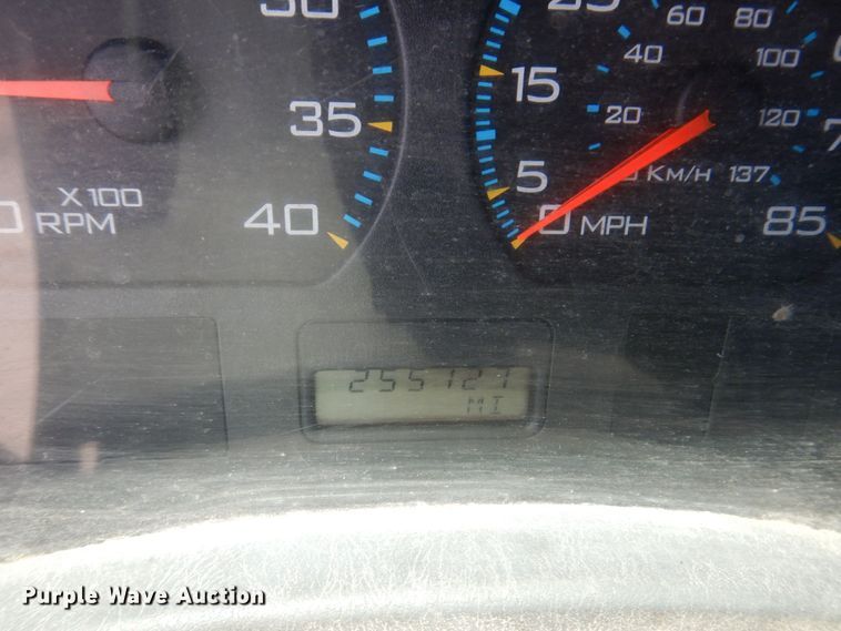 image for item KR9229 2004 International 7600  truck cab and chassis